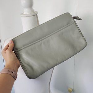 ‼️3 for $12‼️Vintage Leather Clutch in Light Grey